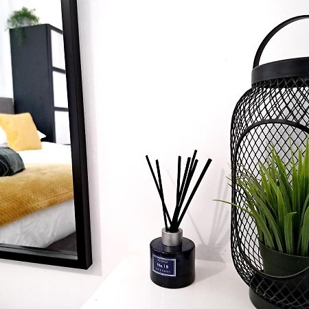 Stylish 2 Bed Apartment With Free Parking, Speed Wifi, Free Parking コルチェスター エクステリア 写真