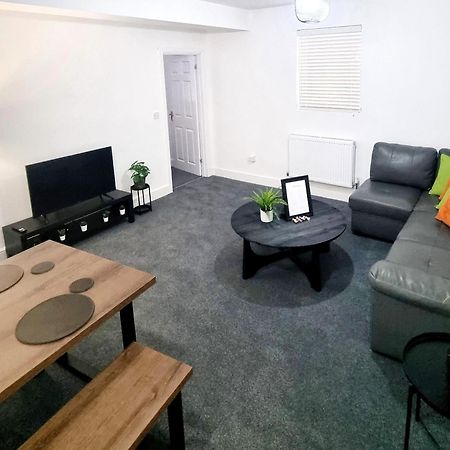 Stylish 2 Bed Apartment With Free Parking, Speed Wifi, Free Parking コルチェスター エクステリア 写真