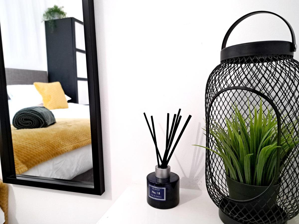 Stylish 2 Bed Apartment With Free Parking, Speed Wifi, Free Parking コルチェスター エクステリア 写真