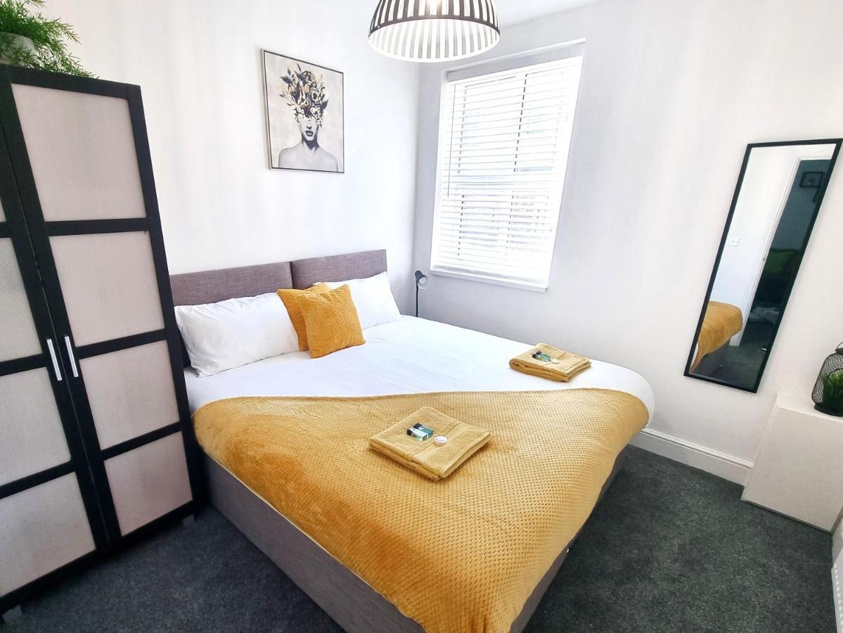 Stylish 2 Bed Apartment With Free Parking, Speed Wifi, Free Parking コルチェスター エクステリア 写真