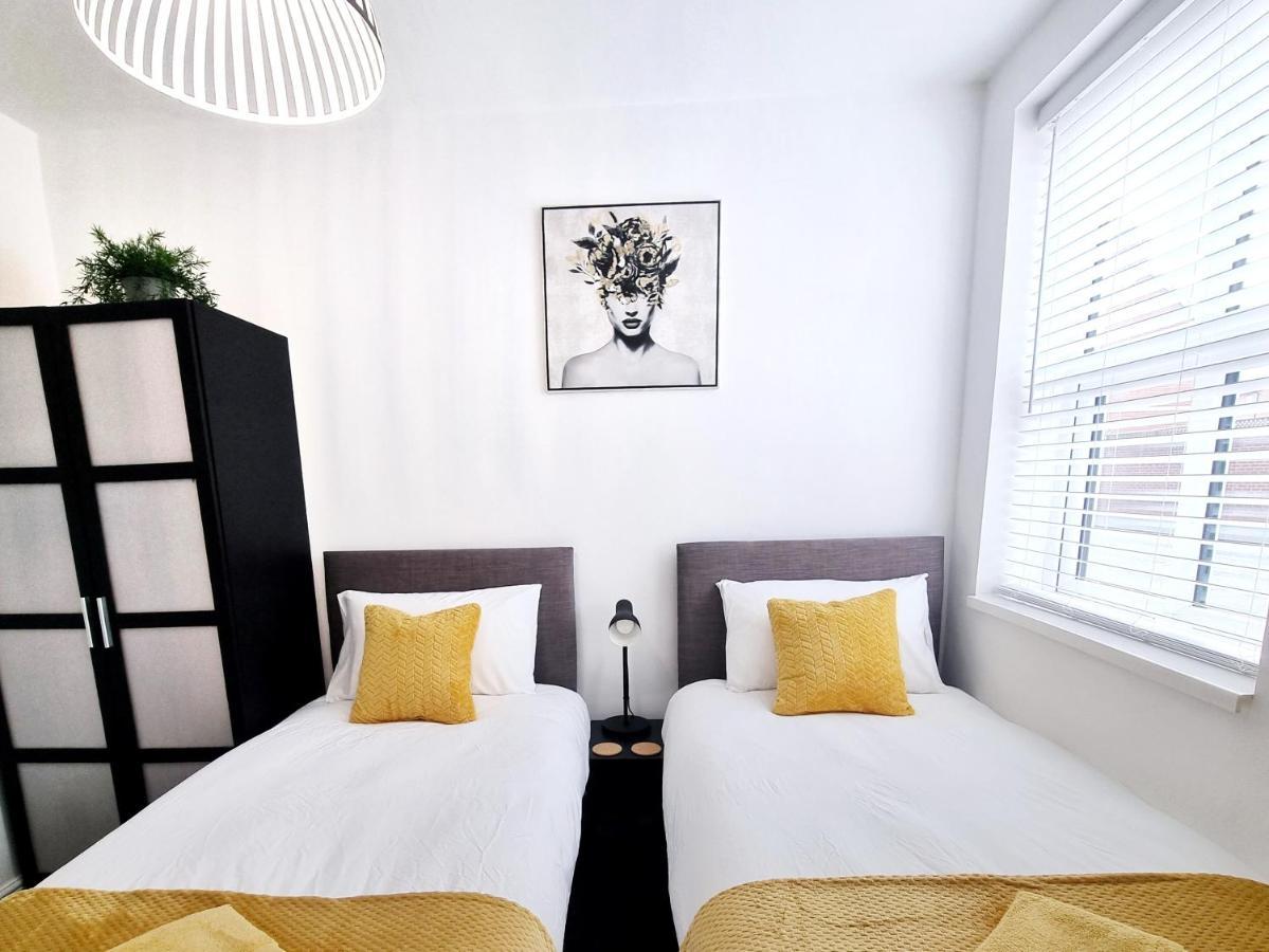 Stylish 2 Bed Apartment With Free Parking, Wifi コルチェスター エクステリア 写真